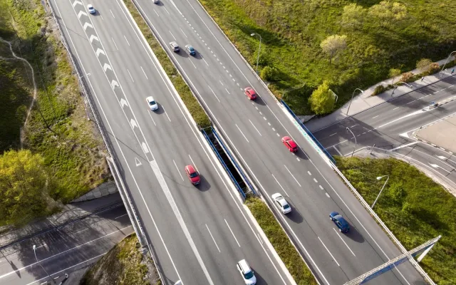 Aerial view of a road and its vehicles